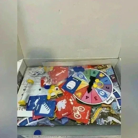 Wonderforge World of Disney Eye Found It Board Game Complete - Picture 5 of 5